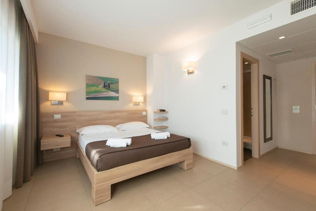 Hotel Dimorae Rooms And Suites - Apartments Civitanova Marche Pokoj fotografie